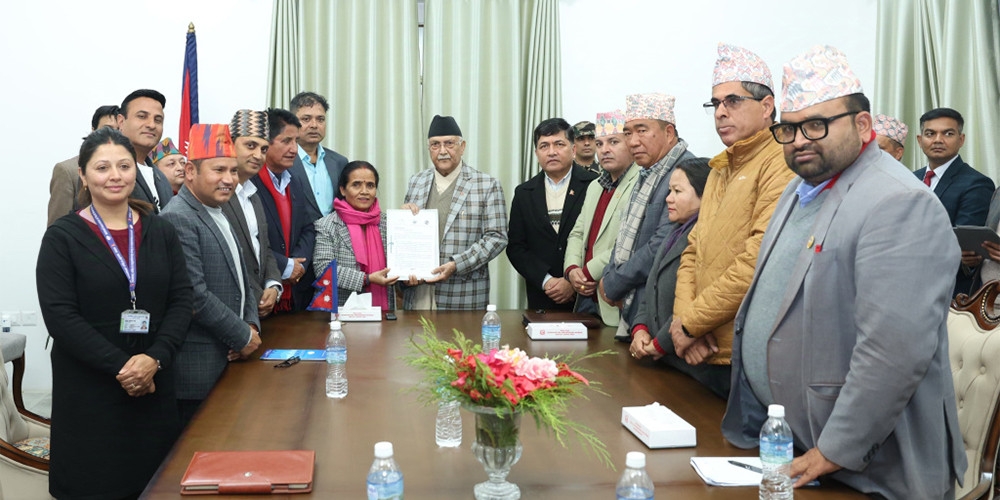 गाउँपालिका, नगरपालिका र जिसस महासङ्घले बुझायाे प्रधानमन्त्रीलाई ध्यानाकर्षणपत्र
