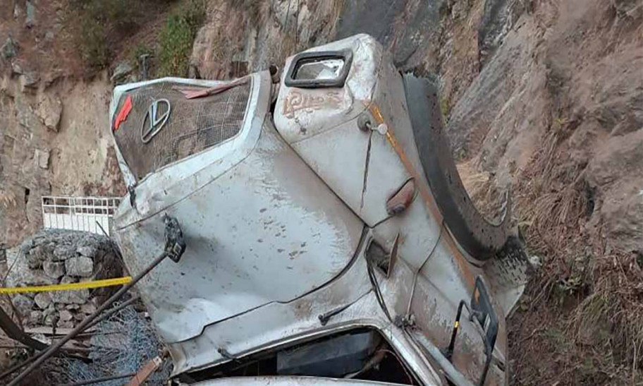 टिपर दुर्घटना हुँदा तीनको मृत्यु, एक जना घाइते 