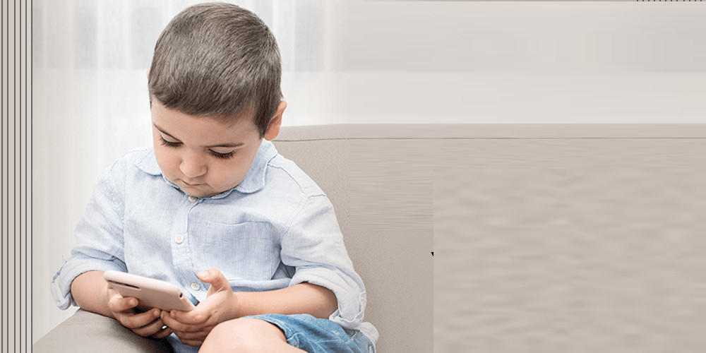 यसै त महामारी त्यसमाथि मोबाइल !