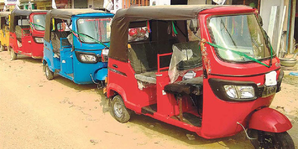 अटो चलाएर परिवारको खर्च धान्दै ६३ वर्षीय तुलादत्त