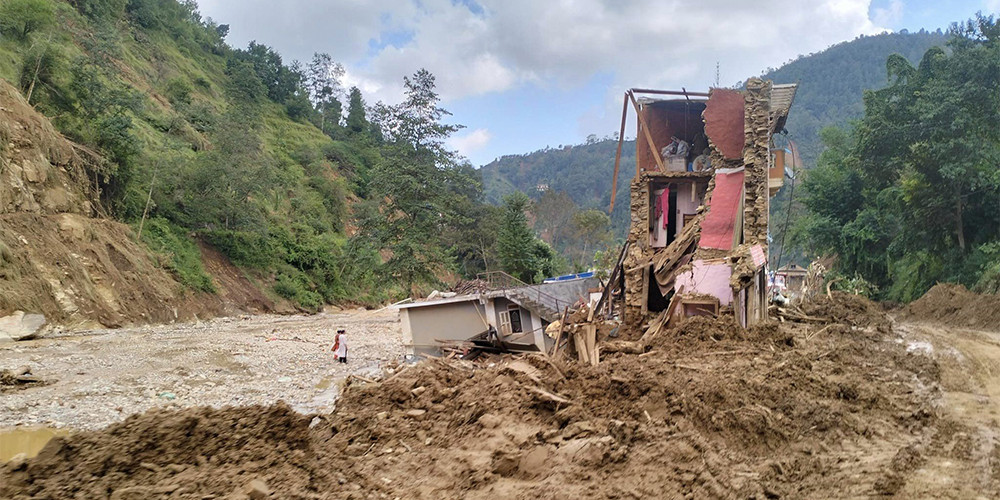 प्रकोपसँगै बाँच्न सिकौं