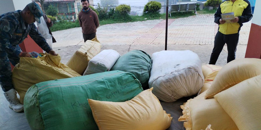 सशस्त्र प्रहरीद्वारा ‘पिकअप भ्यान’सहित सामान बरामद