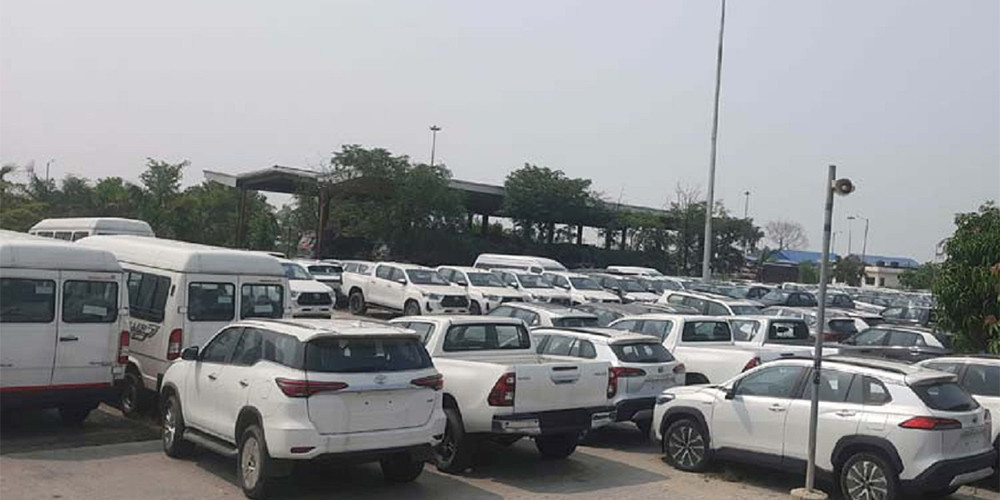 अटोमोबाइल व्यवसाय धरापमा, पलायन हुँदै व्यवसायी