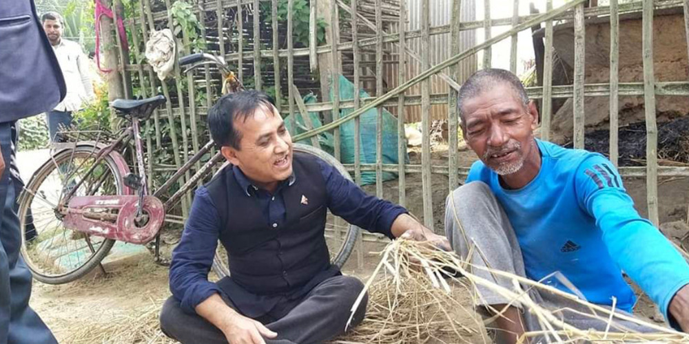 भोट माग्दै घरघरमा महामन्त्री शर्मा
