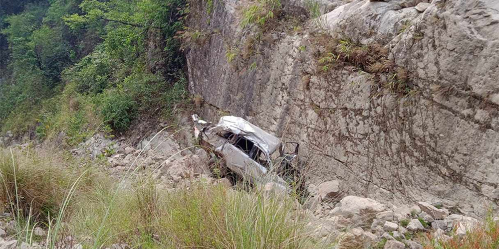 मकवानपुरमा सवारी दुर्घटना, दुईजनाको मृत्यु, एक घाइते