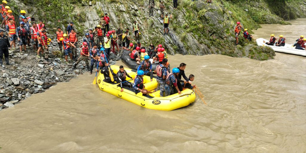 त्रिशूली नदीमा बेपत्ता बस र यात्रुहरूको ४० किलोमिटर तलसम्म खोजी गरिने