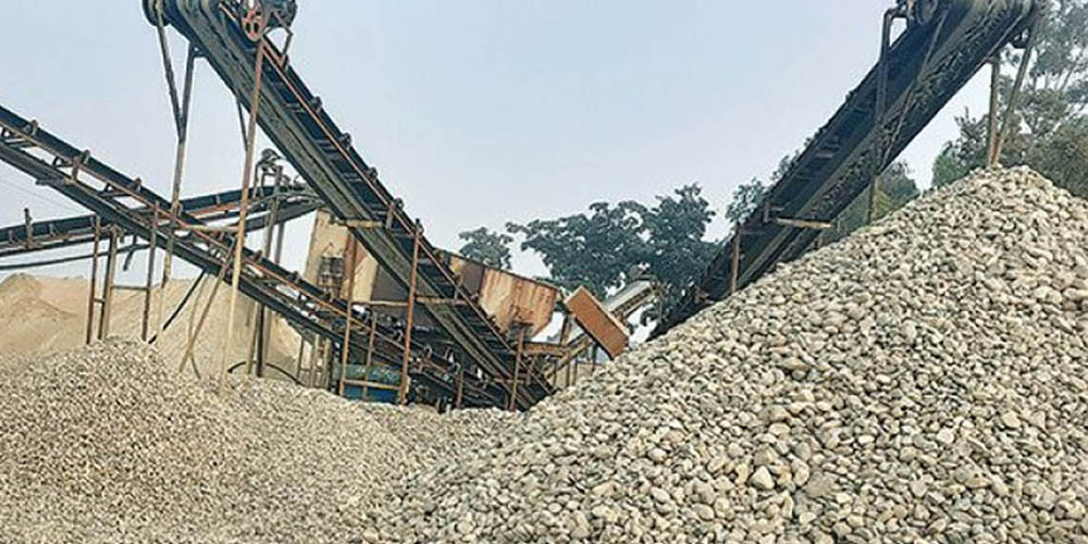 अवैधरुपमा सञ्चालित क्रसर उद्योगमा ताला