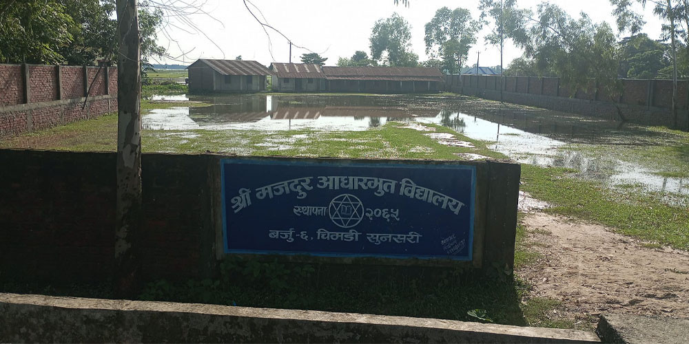वर्षाले जनजीवन प्रभावित, विद्यालय बन्द