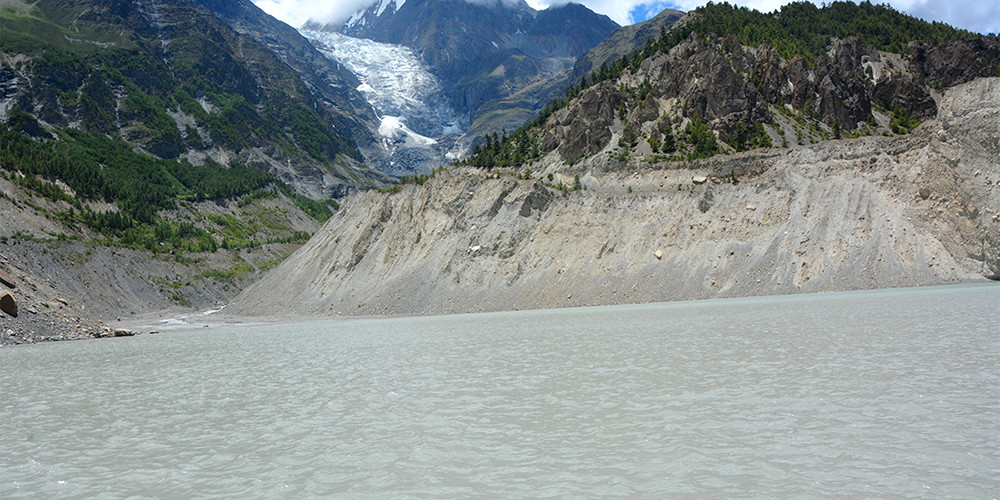 यसरी हराउँदैछ गंगापूर्ण हिमतालको सौन्दर्य