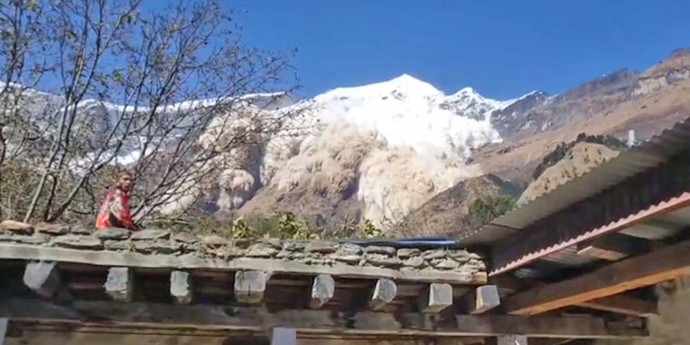 मुस्ताङको टुक्चे पिकमा हिमपहिरो : खोँच नभएको भए ठूलो मानवीय क्षति हुथ्यो