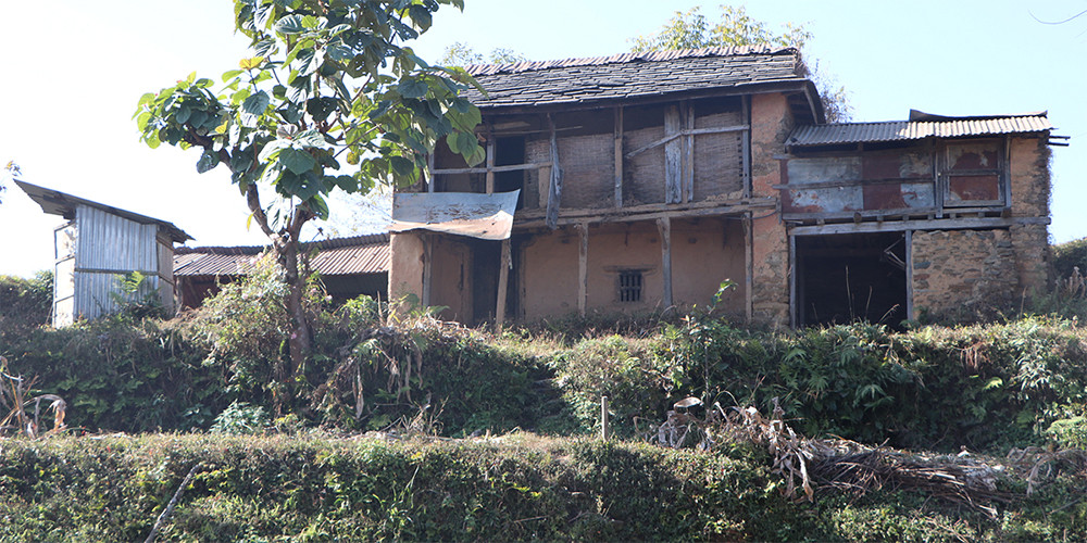 रित्ता घरले विरक्तिएको गाउँ 