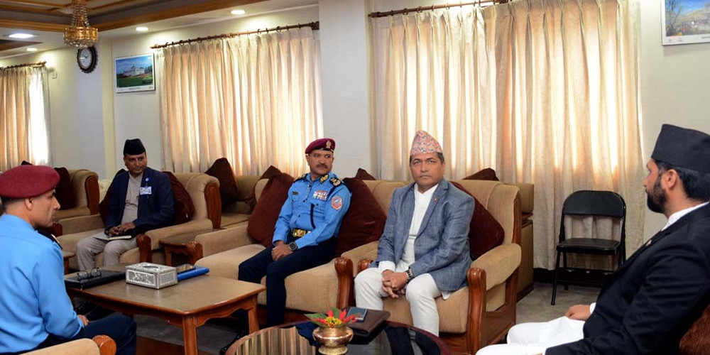 माओवादी केन्द्रका उपाध्यक्ष कृष्णबहादुर महरालाई सुन प्रकरणमा कारबाही गर्न गृहको निर्देशन 