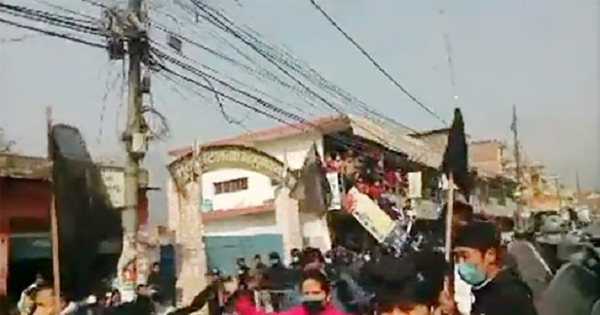 ईश्वर पोखरेलमाथि नुवाकोटमा प्रचण्ड-नेपाल समूहका कार्यकर्ताको अवरोध, प्रहरीले गर्‍यो लाठीचार्ज