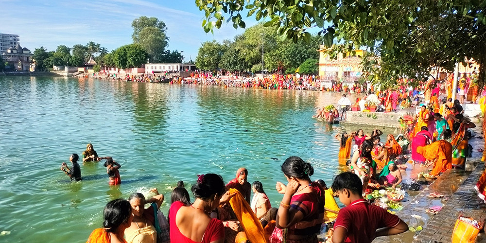 जितिया मनाउँदै थारू महिला, ब्रतालुका लागि ठाउँठाउँमा महोत्सव