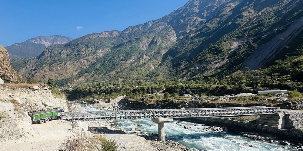 कर्णालीको स्याउ र जडीबुटीले पाउन थाल्यो बजार, समृद्धिको आधार बन्ला सडक ? 