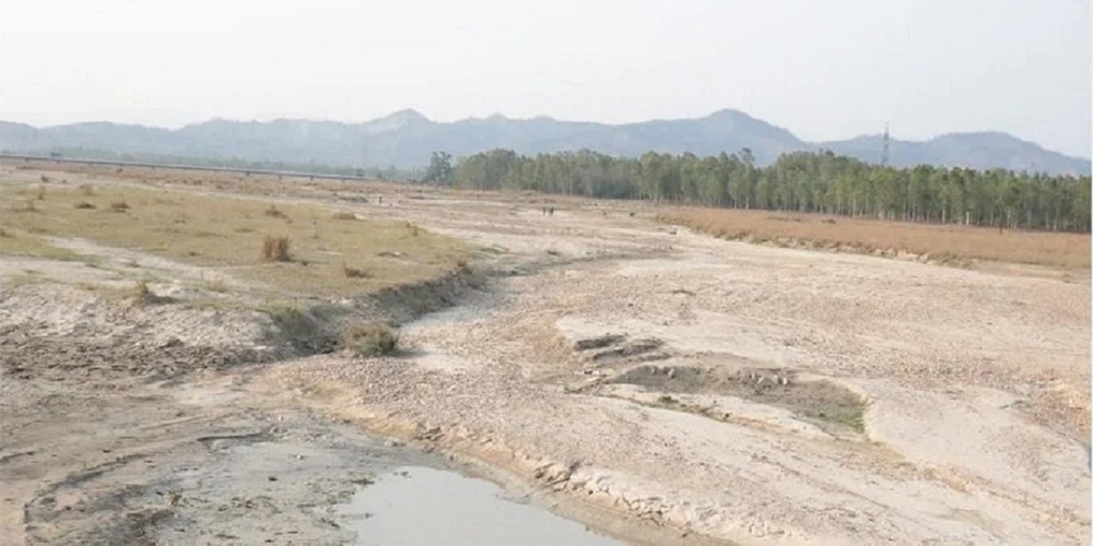 हिउँद नलाग्दै सुक्न थाले खोला