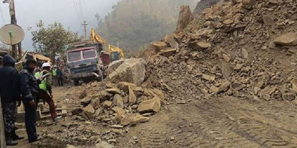 वर्षाले उदयपुरका ग्रामीण सडक अवरुद्ध