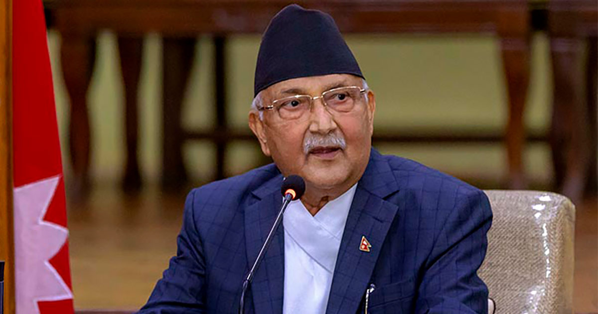 प्रधानमन्त्री ओली निर्वाचन आयोग जाँदै