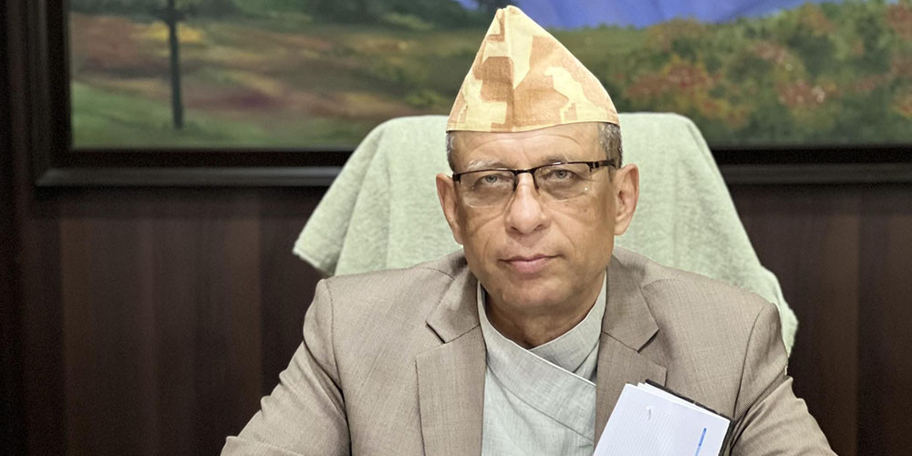 काेशीका पूर्वमन्त्री अधिकारीलाई काठमाडाैँ ल्याइयाे