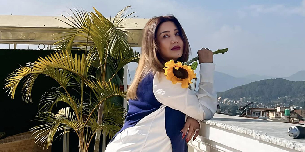बोल्ड एन्ड ब्युटीफूल करिश्मा 
