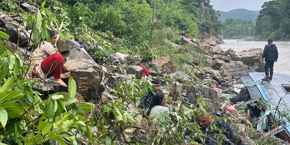 तनहुँ बस दुर्घटना : १४ जनाको मृत्यु, १६ घाइते