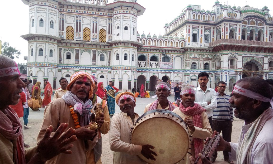 मिथिलाञ्चल क्षेत्रमा महामूर्ख र पटमूर्खको खोजी गरिँदै 