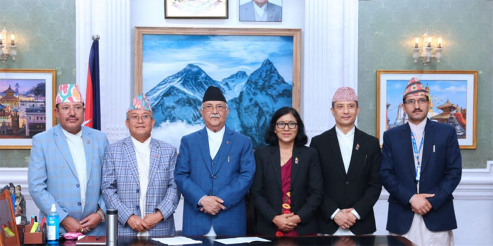 उपनिर्वाचनको तयारीबारे प्रधानमन्त्रीसँग निर्वाचन आयोगका पदाधिकारीको छलफल 