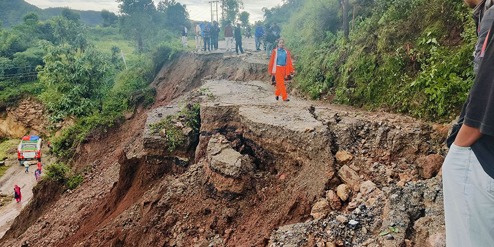 काठमाडौं छिर्ने सबै नाका बन्द, देशभर ६३ स्थानमा यातायात अवरुद्ध 