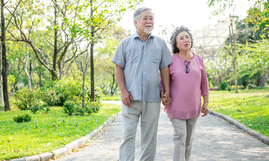 प्रेमको खोजीमा पार्कतिर पाका चिनियाँ