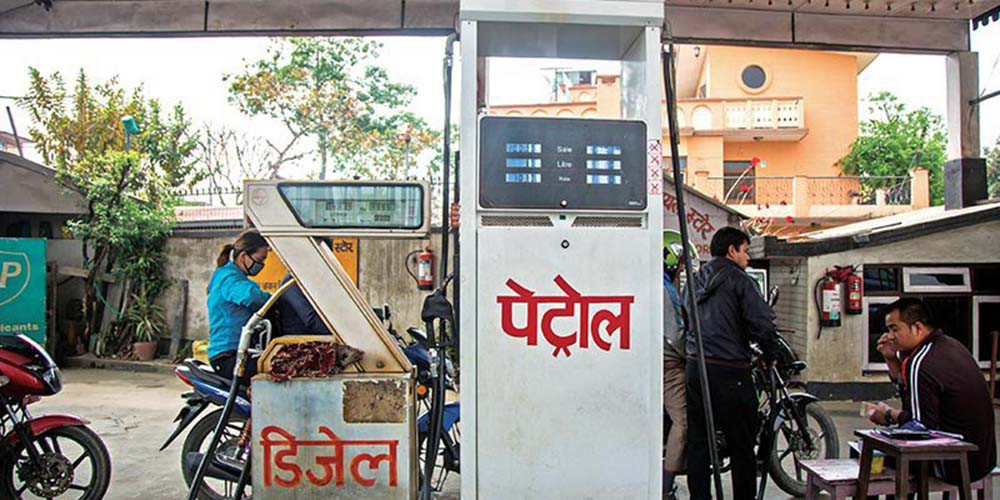 पेट्रोलको मूल्य अहिलेसम्मकै धेरै, प्रति लिटर १४२ रुपैयाँ पुग्यो 