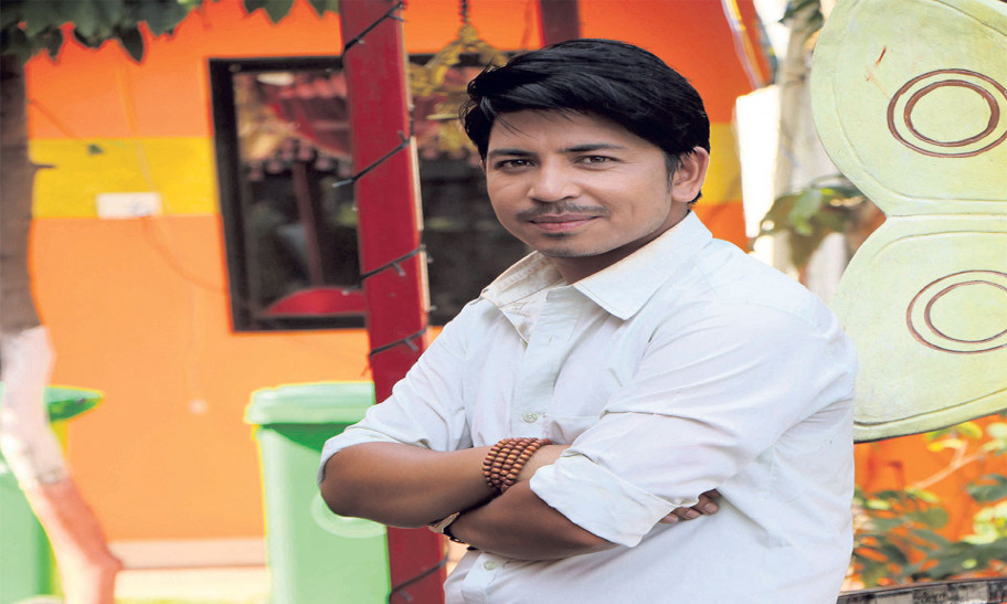 गायक सपुतलाई आदर्श सम्मान 