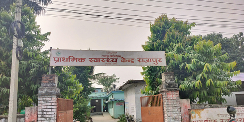 राजापुरवासीले रगतकै लागि भौतारिने अवस्था हट्दै