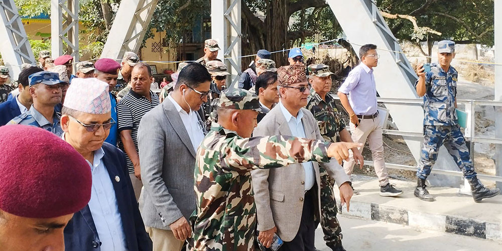 सिन्धुली पुगेका गृहमन्त्री लेखकले भने- एक साताभित्र वीपी राजमार्ग चल्छ