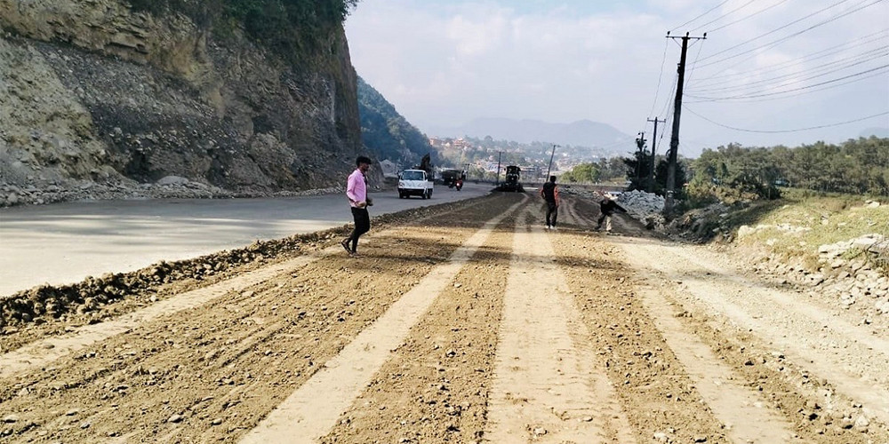 मध्यपहाडी लोकमार्गः हरिचोक-याम्दी सडक स्तरोन्नतिको काम तीव्र