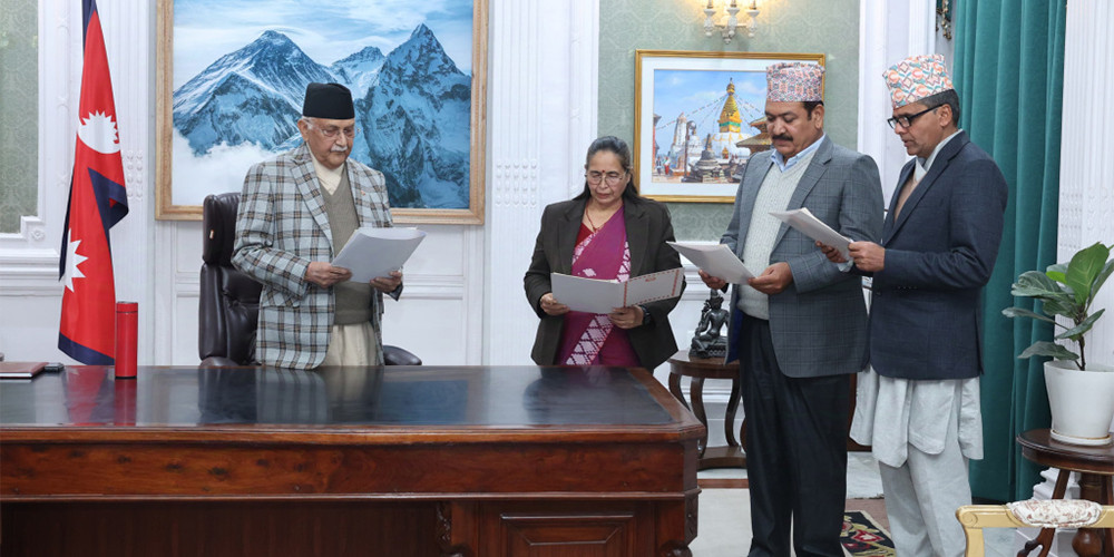 तीन विश्वविद्यालयका उपकुलपतिले लिए प्रधानमन्त्रीसमक्ष शपथ