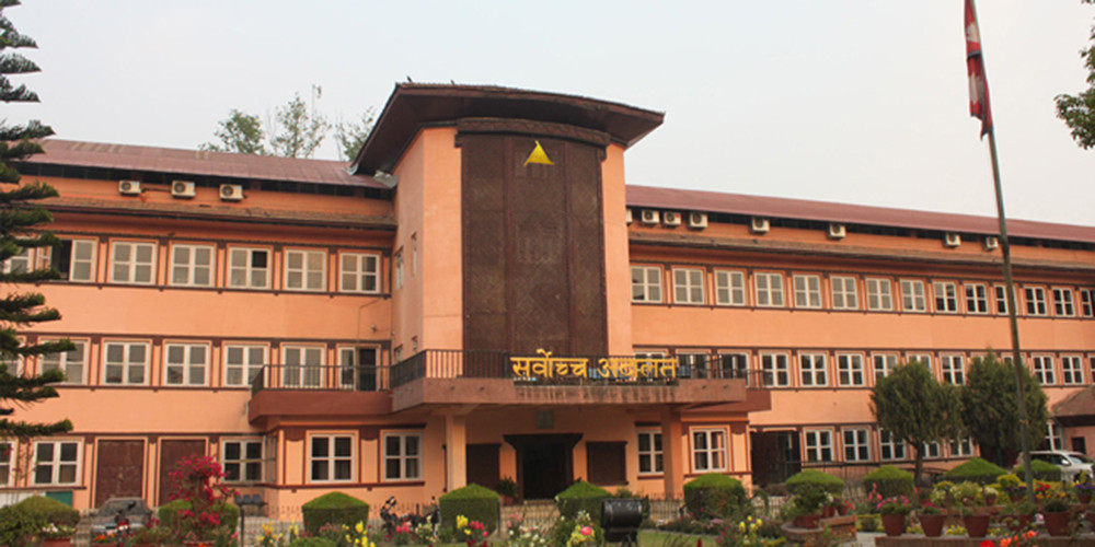 प्रहरीमा कायम ३० वर्षे सेवा अवधि हटाउन माग गरिएकाे रिट न्यायाधीश फुयाँलको इजलासमा