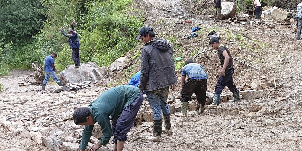 उदयपुरमा तीन महिना श्रमदान गरेर बाटो निर्माण