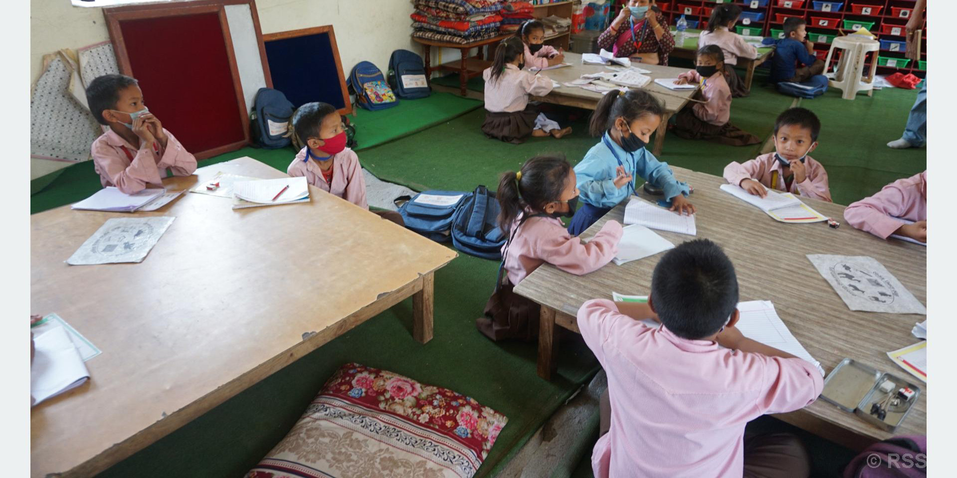 अभिभावकले विद्यालय पठाउन छाडे आफ्ना बालबालिका 