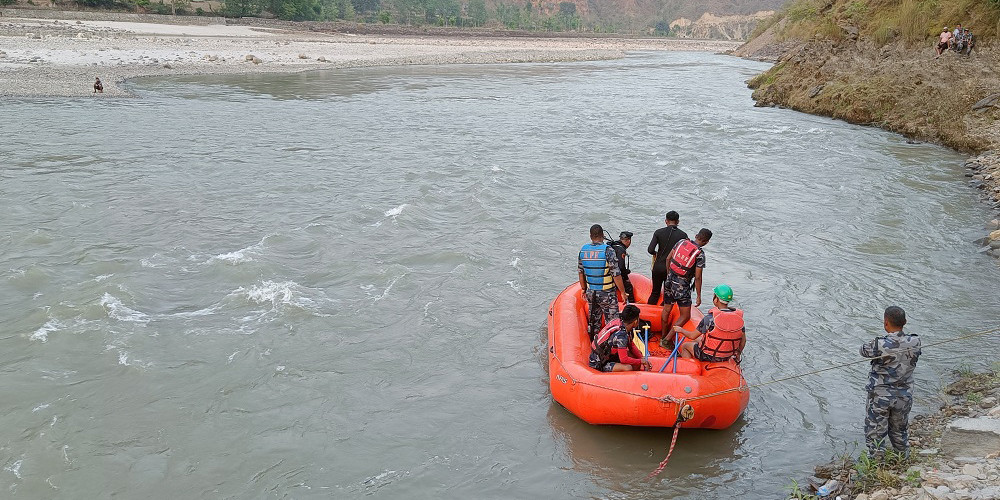सुनकोशीमा बेपत्ता ३ जना दुई सातासम्म भेटिएनन्