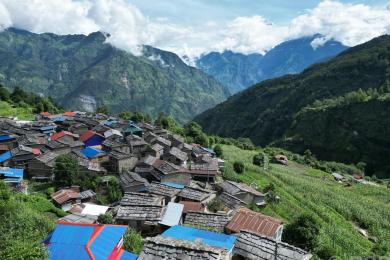 बसाइँसराइले रित्तिदै म्याग्दीका गाउँ
