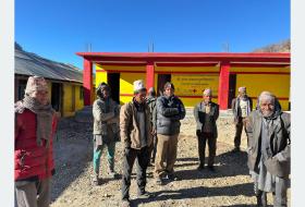 बालबालिकाले पक्की भवनको कक्षा कोठामा बसेर पढ्न पाउँदा...