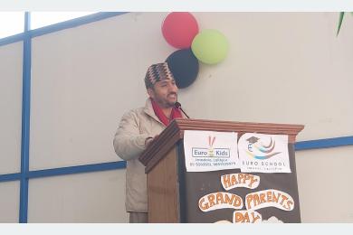 जनहित र मुलुकको पक्षमा काम गर्नेलाई मतदान गर्न मन्त्री खरेलको आग्रह