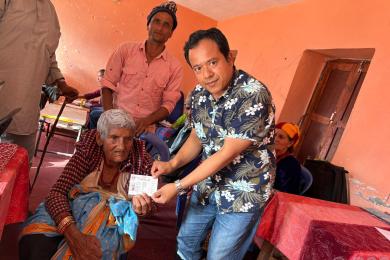 ९७ वर्षीया भट्टले नागरिकता पाउँदा...