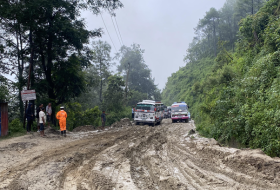 धुलिखेल–खावा सडक स्तरोन्नतिको काम समयमै  नहुँदा यात्रुलाई सास्ती