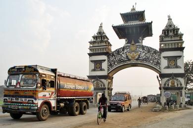 वीरगञ्ज नाका हुँदै छ खर्ब २५ अर्बको आयात र एक खर्ब एक अर्बको निर्यात