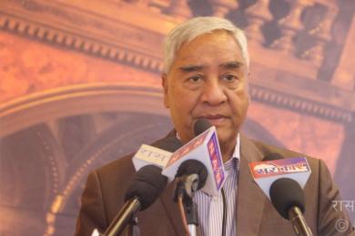 रेग्मीको योगदान जनतासामु लैजानुपर्छः सभापति देउवा
