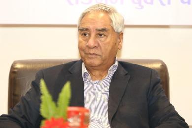 शेरबहादुर देउवाले बाेलाए पार्टी पदाधिकारी र पूर्वपदाधिकारीको बैठक