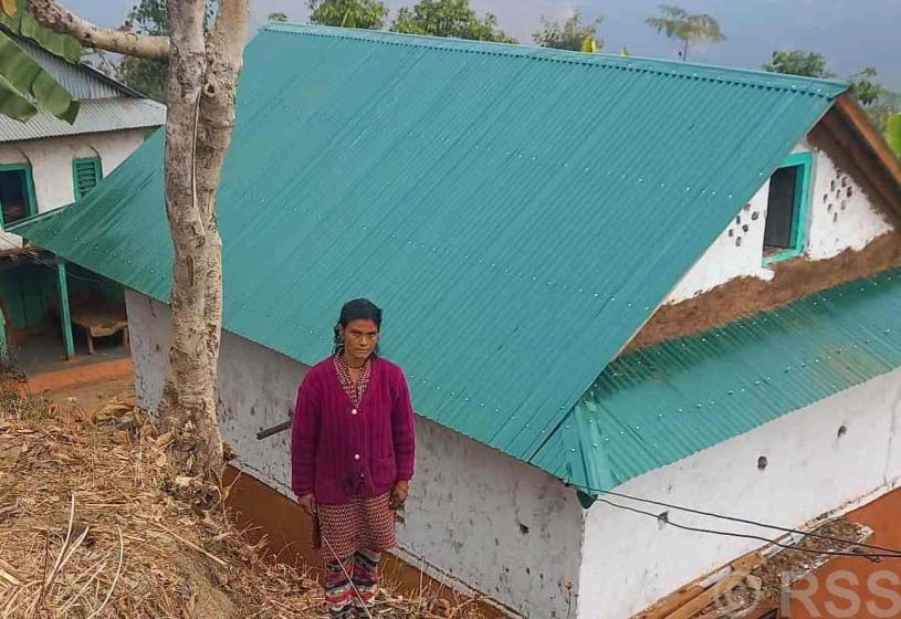 पौवादुङ्माका ५२५ परिवारले पाए जस्तापाताको छानो