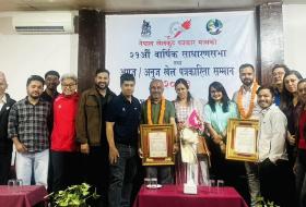 रोशनलाई अग्रज खेल पत्रकारिता सम्मान प्रदान