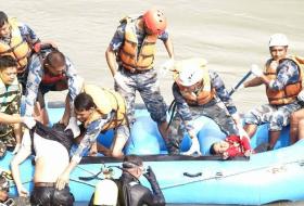 विपद्का बेला मानवीय उद्धारको नेतृत्व गर्दै सशस्त्र प्रहरी